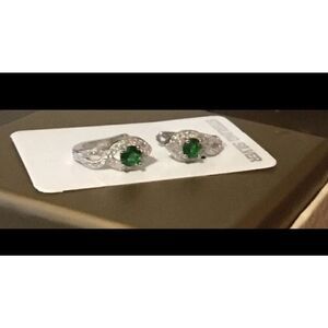 Stunning New 2.5 Ct. Emerald & White Topaz Gemstone .925SS Leverback Earrings